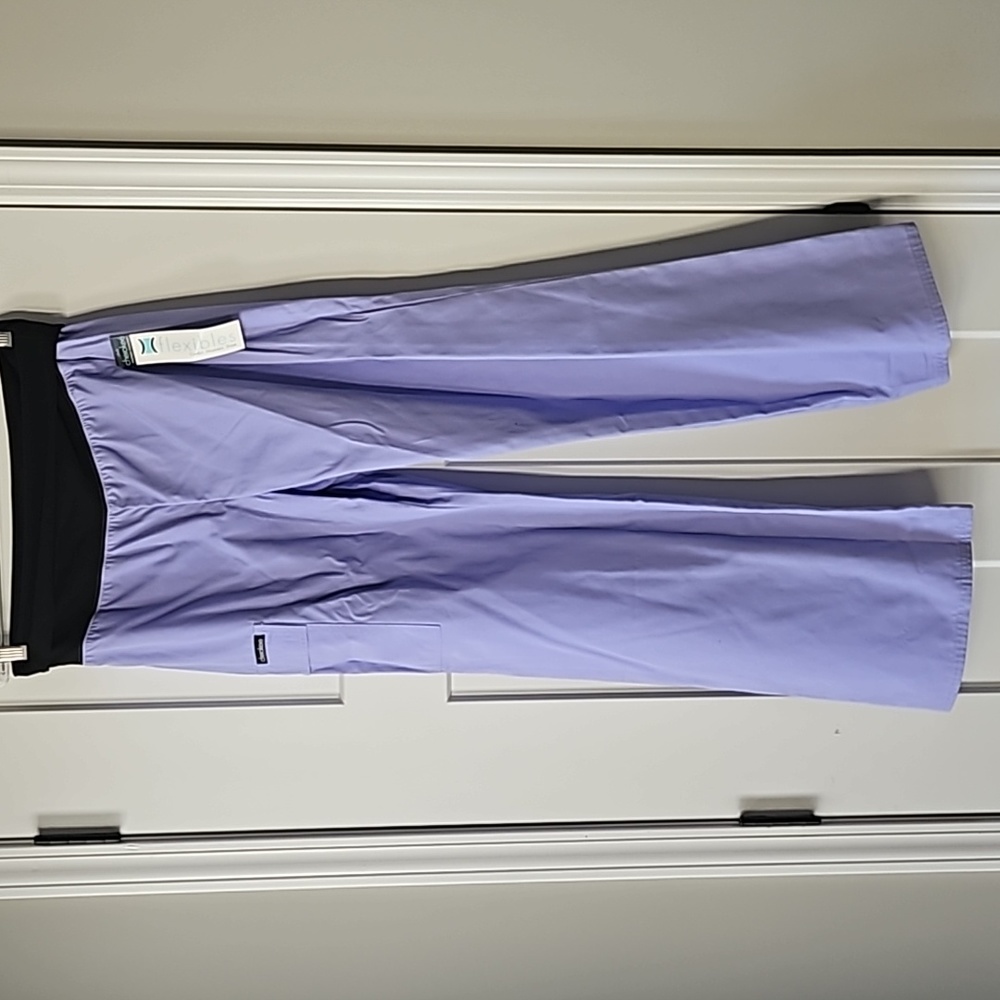 Cherokee flexibles scrub pant. Size small. Purple.